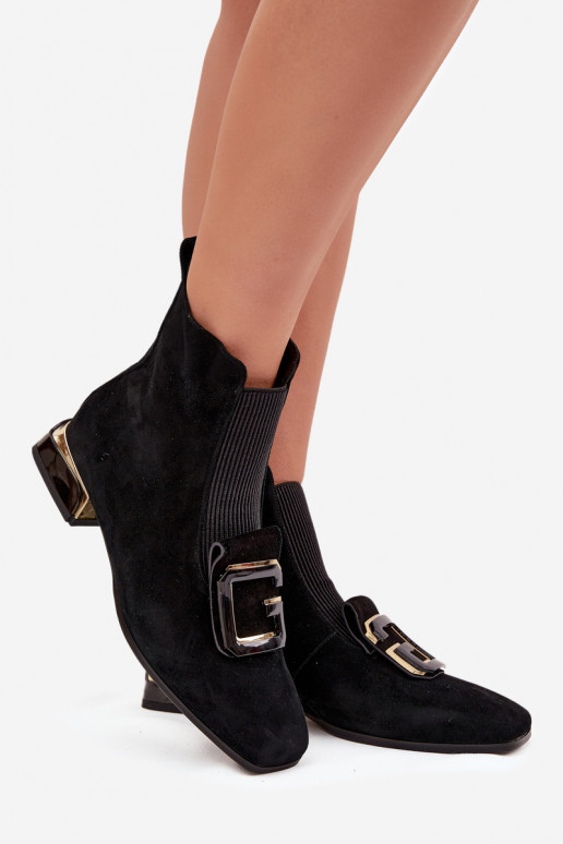 Mākslīgās zamšas sieviešu zābaki uz zema papēža ar ornamentiem, D&A MR52-217, melnā krāsā