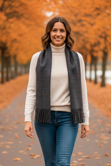 Pelēks sieviešu šalle ar...