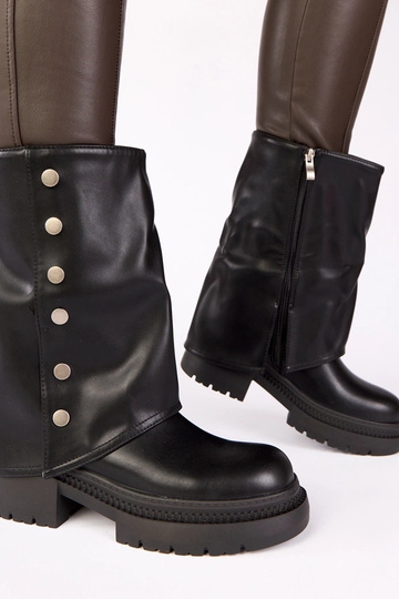 Melni zābaki ar nolocītu... 2