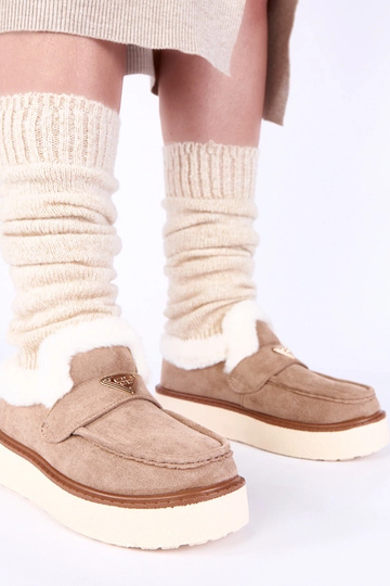 Tumši smilšu krāsas...