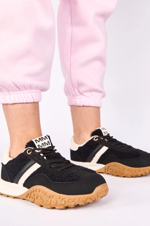 Melni sporta apavi silti ar kažokādu...