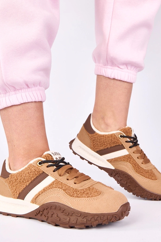 Brūni sporta apavi silti ar kažokādu...