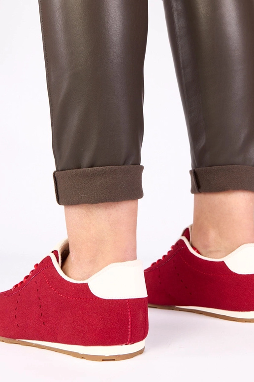 Sarkani sporta apavi ar baltu akcentu...