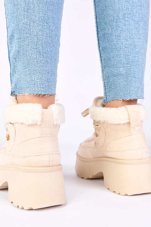 Smilšu krāsas sniega zābaki ar...