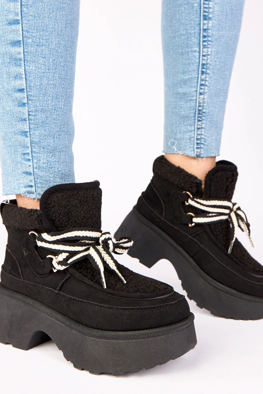 Melni sniega zābaki ar kažokādu uz...