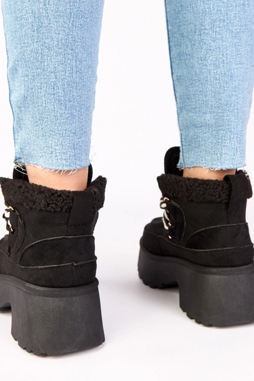 Melni sniega zābaki ar kažokādu uz...