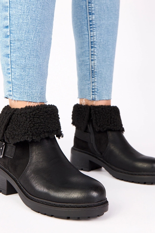 Melni zābaki uz papēža ar atlocāmu...