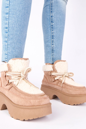 Tumši smilškrāsas sniega...