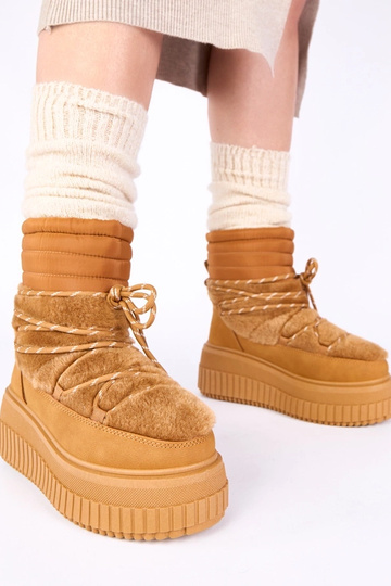 Brūni sniega zābaki uz...