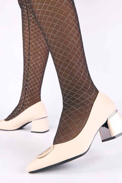 Smilšu krāsas sieviešu kurpes uz...