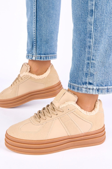 Smilšu krāsas sporta apavi... 2