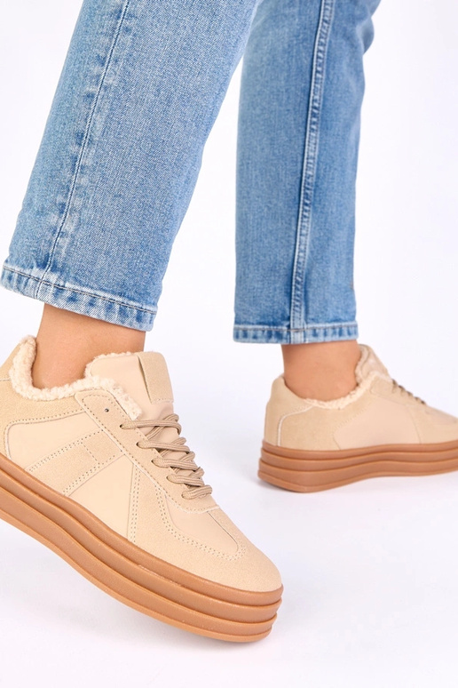 Smilšu krāsas sporta apavi ar vilnu...