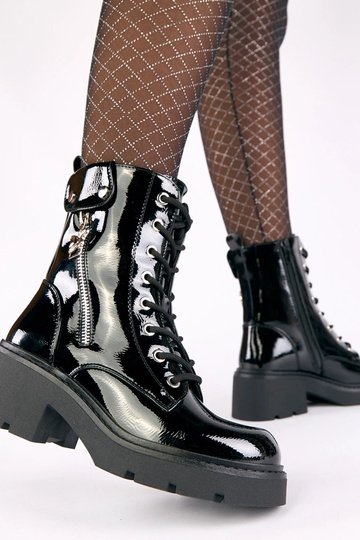 Melnas lakotas zābaciņas uz... 2