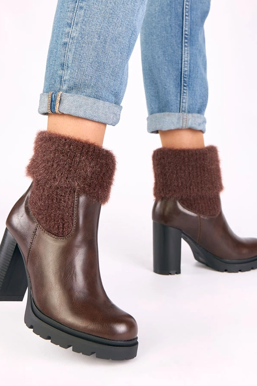 Brūni zābaki ar papēdi un dekorētu...