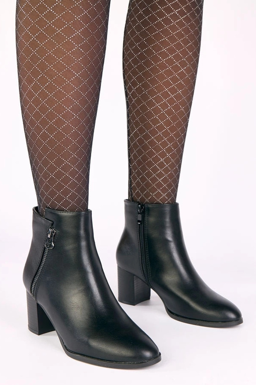 Melnas klasiskās zābaki ar dekoratīvu...