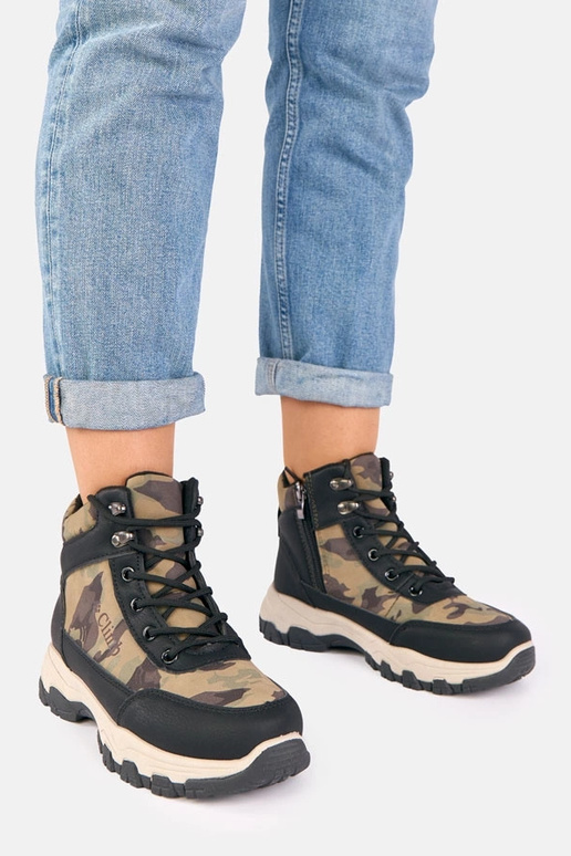 Melnas platformu zābaki ar kamuflāžas...