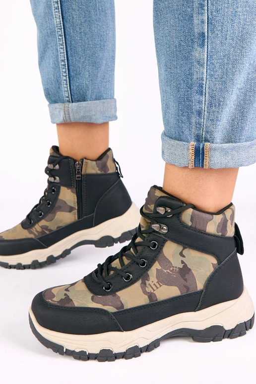 Melnas platformu zābaki ar kamuflāžas...