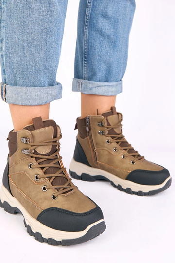 Tumši smilšu krāsas...