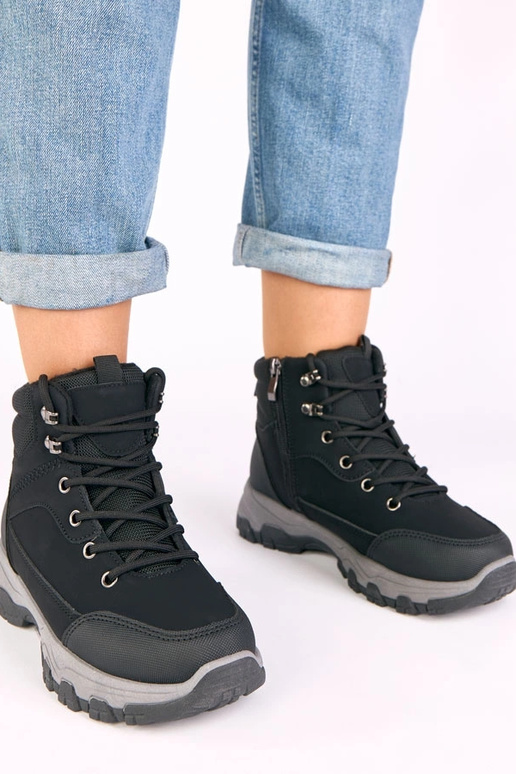 Melnas platformu zābaki Briana