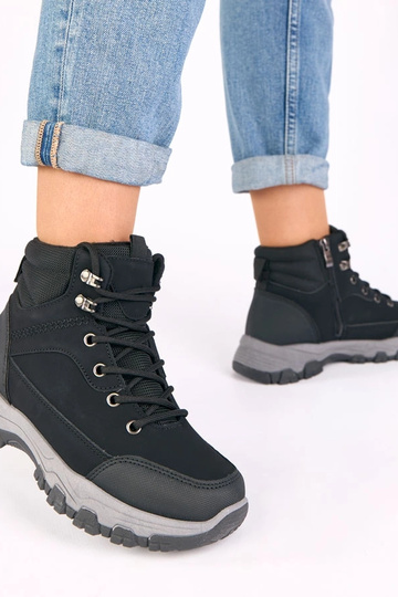 Melnas platformu zābaki Briana 2