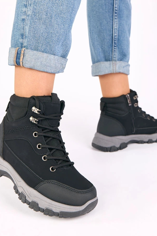 Melnas platformu zābaki Briana