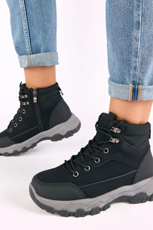 Melnas platformu zābaki Briana