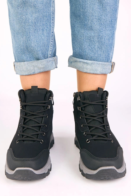 Melnas platformu zābaki Briana