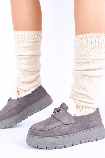 Pelēkie platformas mokasīni... 2