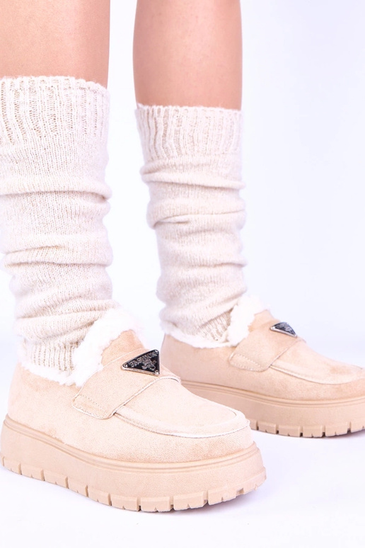 Gaiši smilšu krāsas platformas...