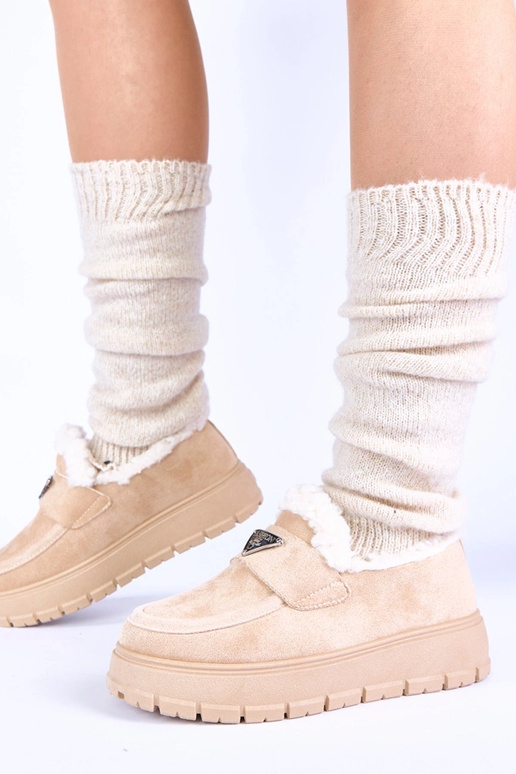 Gaiši smilšu krāsas platformas...