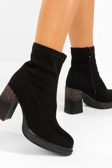 Melnās zābaciņi ar papēdi...