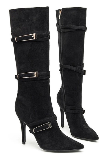 Melnās garie zābaki uz...