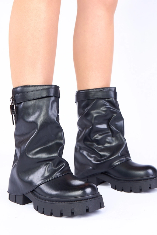 Melnas zābaks ar platformu un atvērtu...