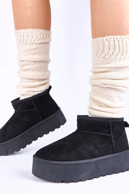 Melni platformu sniega zābaki ar...