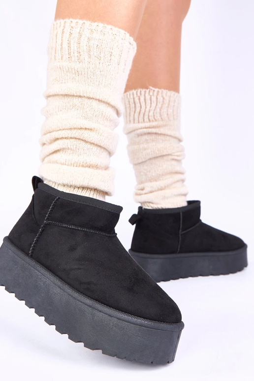 Melni platformu sniega zābaki ar...