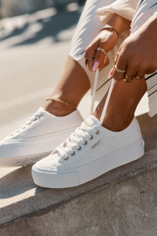 sieviešu puszābaki ar mežģīnēm Lee Cooper LCIN-25-31-3438L baltas krāsas