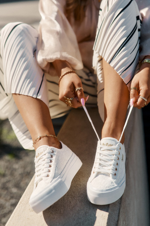 sieviešu puszābaki ar mežģīnēm Lee Cooper LCIN-25-31-3438L baltas krāsas