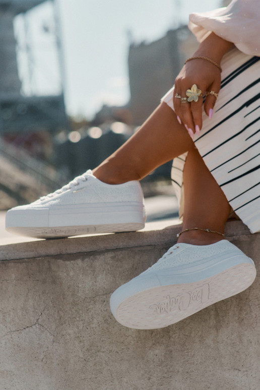 sieviešu puszābaki ar mežģīnēm Lee Cooper LCIN-25-31-3438L baltas krāsas