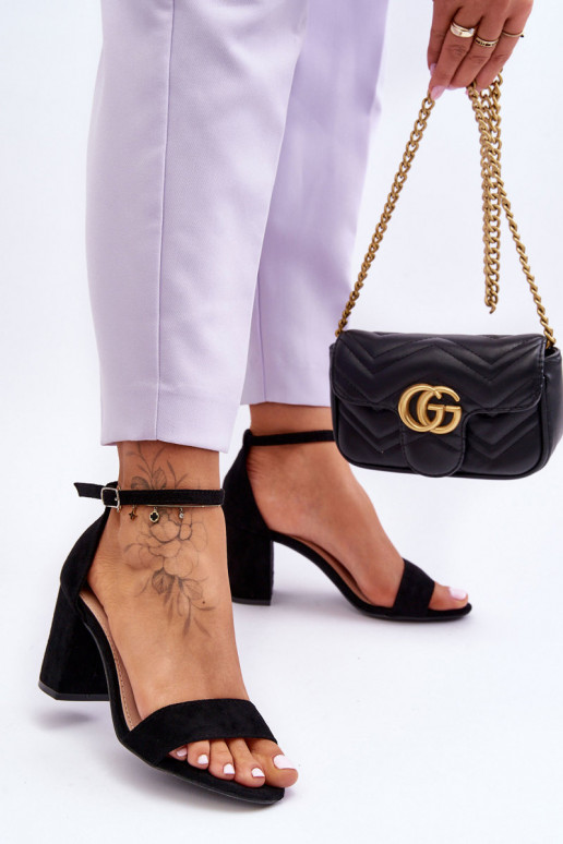 zamšādas sandales ar papēdi melnas krāsas Tā irdame