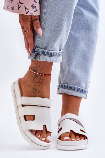 Klasiska modeļa sieviešu čības baltas krāsas Molie 2