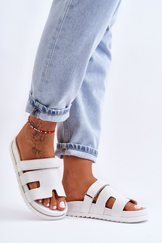 Klasiska modeļa sieviešu čības baltas krāsas Molie