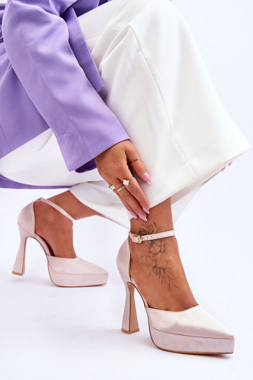 Stilīgasrnas Kurpes Uz platākas tapas Gaiši sārtas krāsas Tā irdness