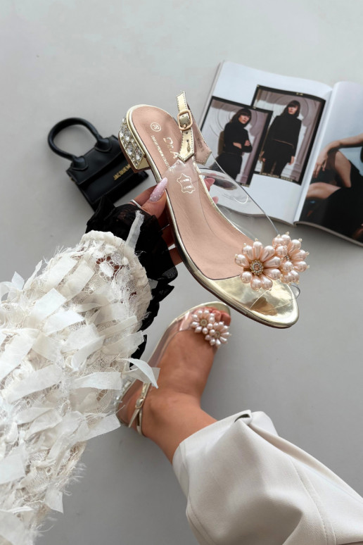 Caurspīdīgas sandales Uz Zema Papēža Ar greznui Detalami D&A MR52-229 Zelta krāsas