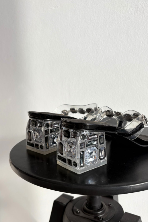 sieviešu čības ar mirdzošiem spīdumiem D&A MR1037-02 melnas krāsas