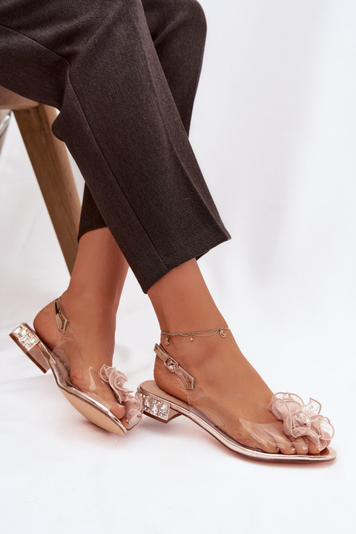 Caurspīdīgas sandales Uz Zema Papēža ar mirdzošiem spīdumiem Un Dekorācija D&A MR52-230 Zelta krāsas