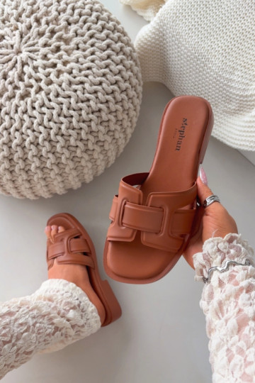 sieviešu čības ar platiem papēžiem brūnas krāsas Lorania