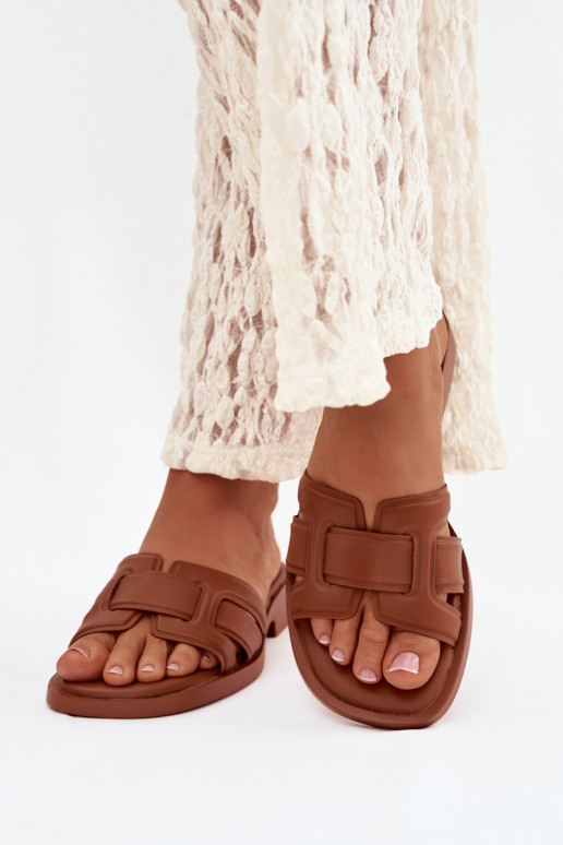 sieviešu čības ar platiem papēžiem brūnas krāsas Lorania