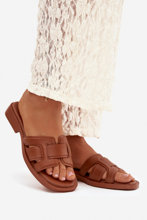 sieviešu čības ar platiem papēžiem brūnas krāsas Lorania