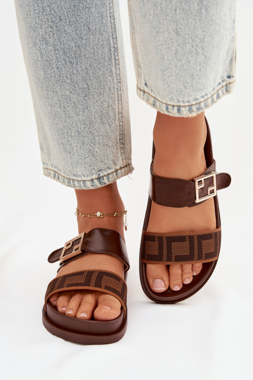 Sieviešu čības ar zelta sprādzēm, brūnā krāsā