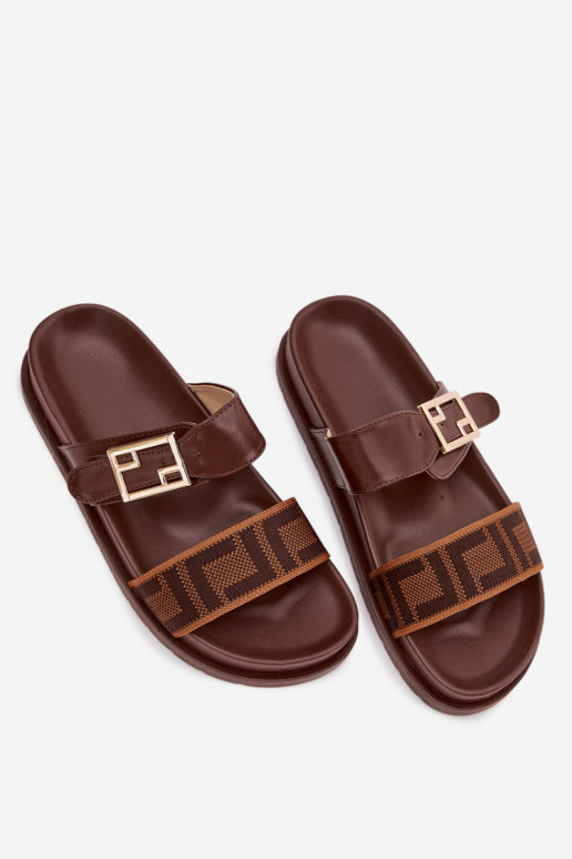 Sieviešu čības ar zelta sprādzēm, brūnā krāsā